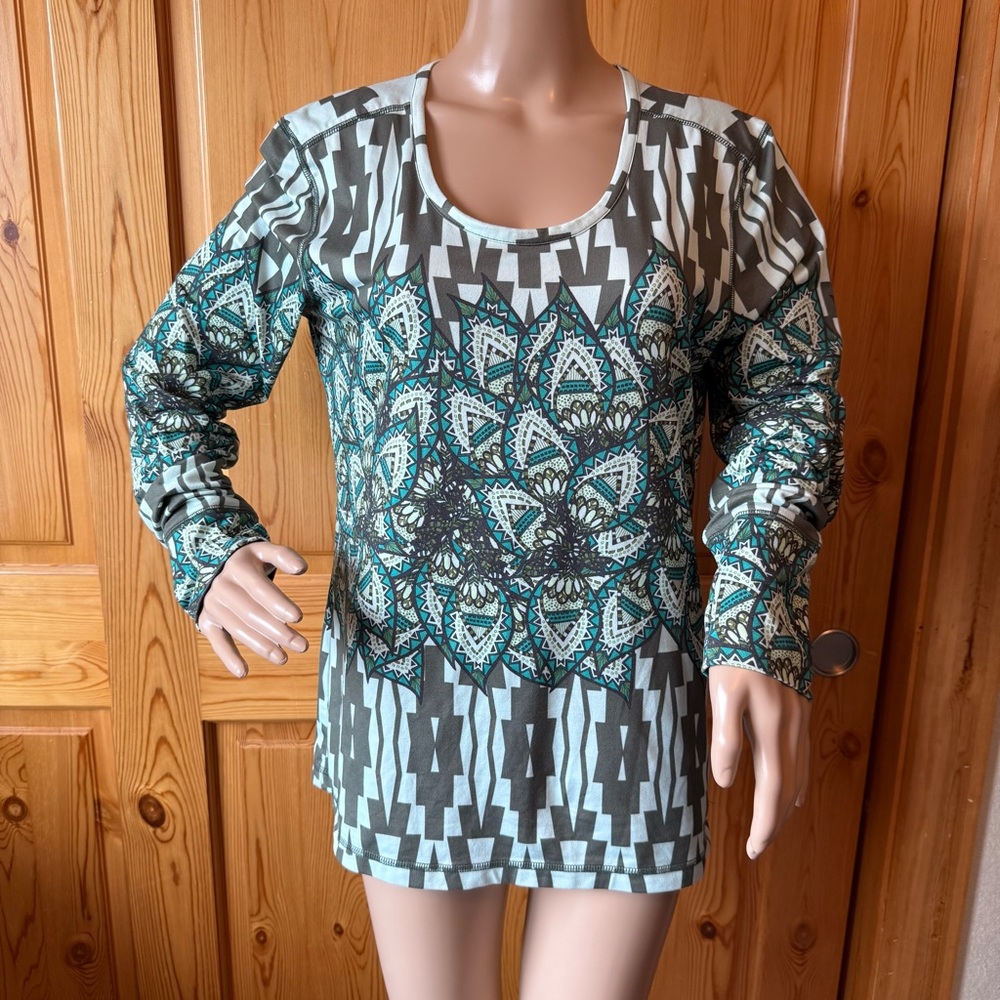 Title Nine Long Sleeve Performance Top Size L Green Outdoor Activewear Sporty